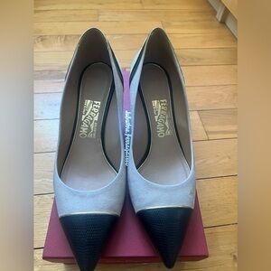 Salvatore Ferragamo beautiful suede pumps!